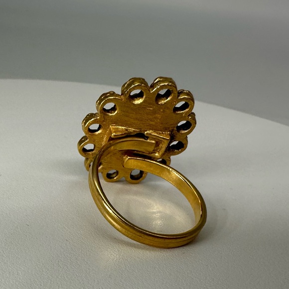 VINTAGE SARAH COVENTRY “Portrait” Adjustable Multi size COLLECTABLE RING 1970’s - Picture 5 of 6